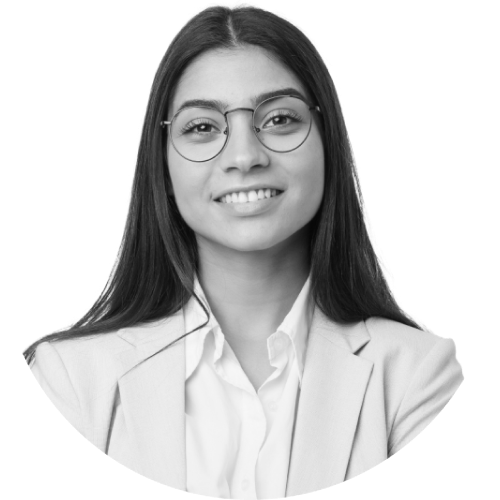Smiling woman with glasses looking confidently at the camera, ready to be hired as an Interim HR Director on AccountMakers.